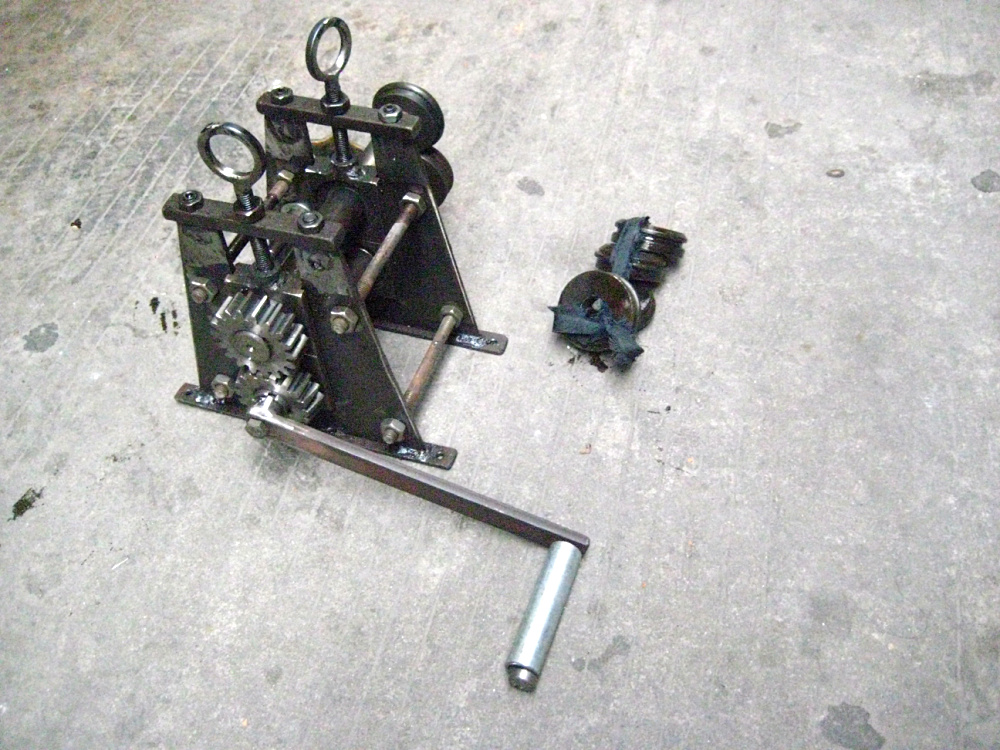 壓邊機(jī).jpg